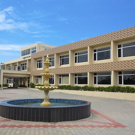 Landmark Pallavaa Beach Resorts Mahabalipuram Bagian luar foto